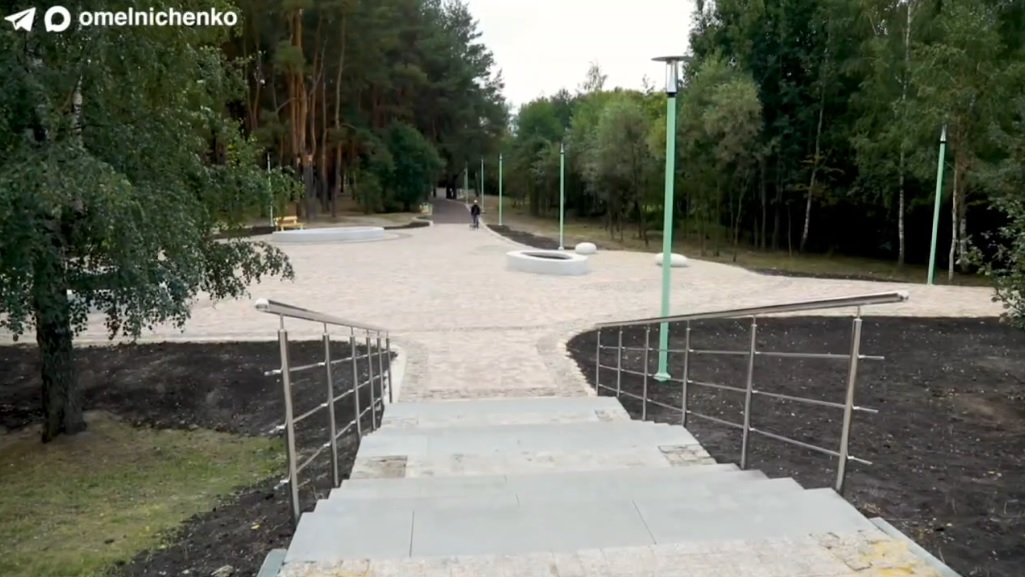 Олег Мельниченко: завершается первый этап благоустройства сквера Семейный