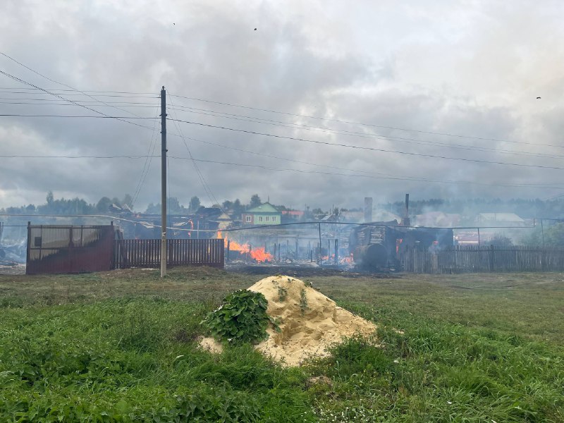 Погорельцам из Городищенского района окажут помощь после пожара в пяти домах