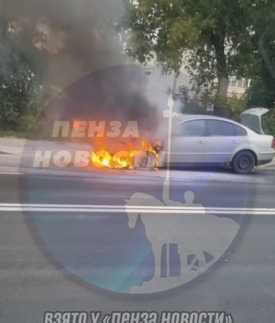 В Пензе во время движения загорелся автомобиль: МЧС уточнило подробности