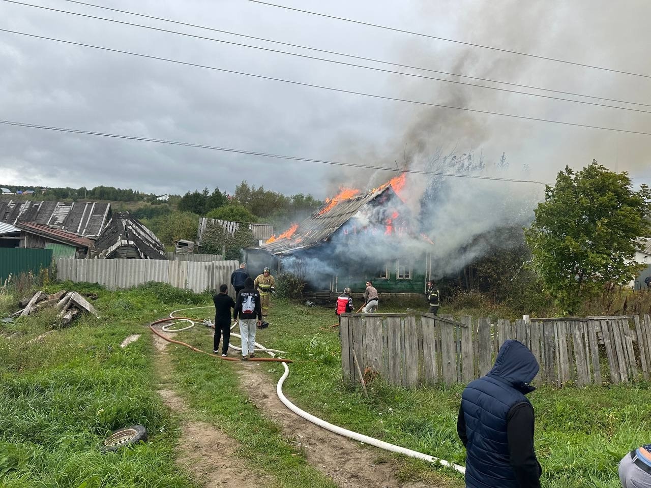 В Городище сгорел деревянный дом, обрушилась крыша