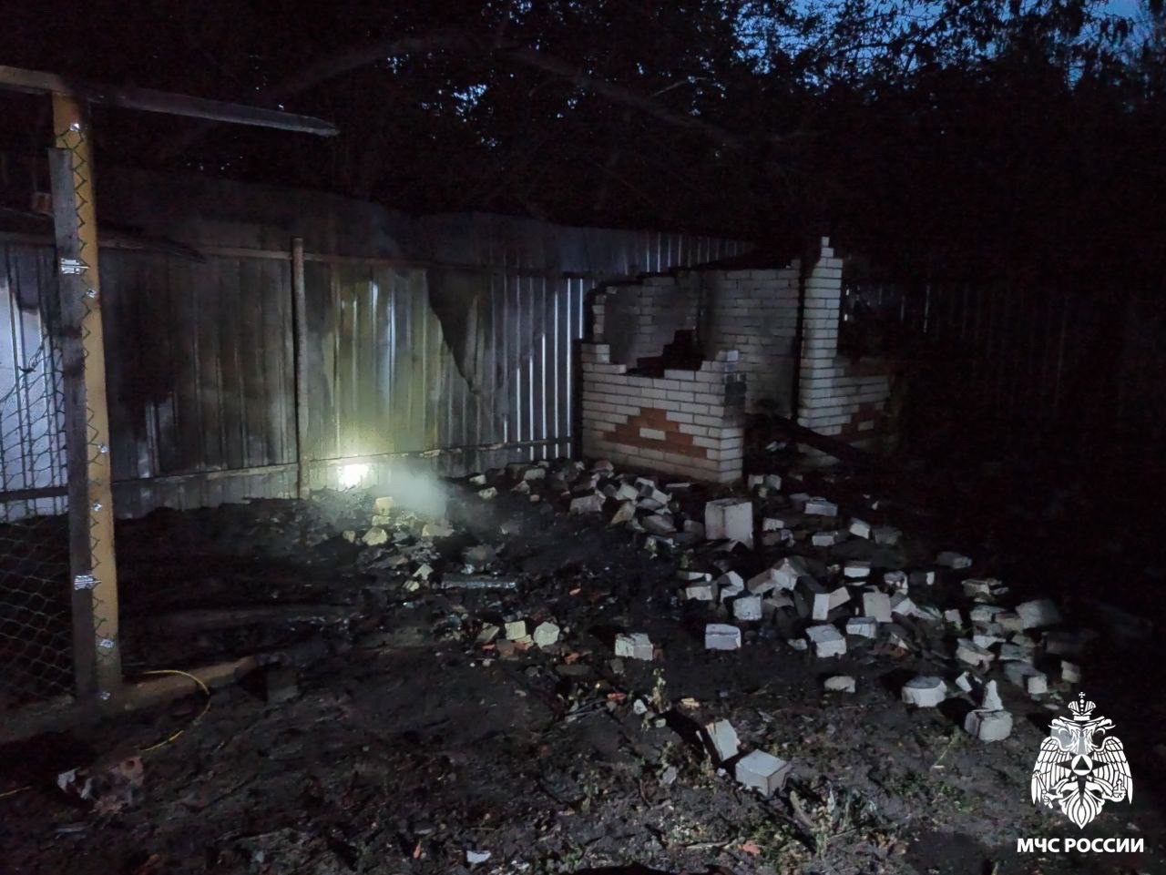 В Кузнецком районе сгорела хозяйственная постройка – причина в электропроводке