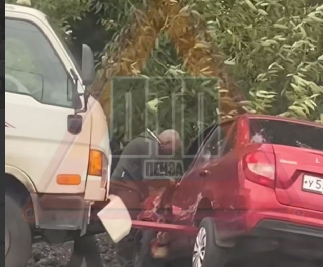 В Пензе манипулятор протаранил легковушку 5 сентября