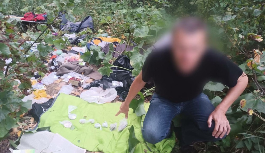 Лесной отшельник из Шемышейского района хранил наркотики в палатке