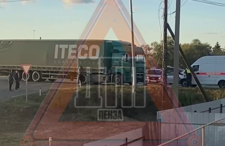 Фура врезалась в легковушку на трассе М5, есть пострадавшие