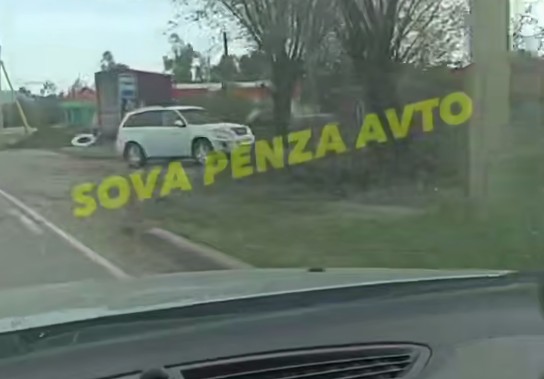 В Никольске водитель улетел в кювет, предположительно управляя ногами