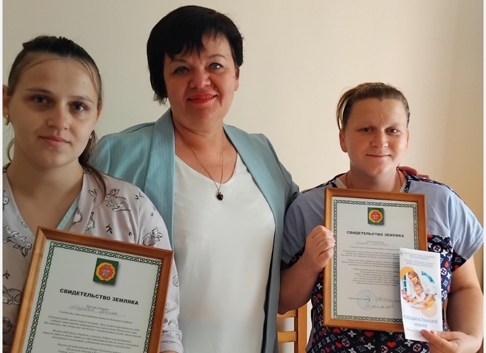 В Кузнецком районе еще два малыша получили свидетельство земляка