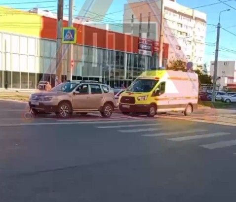 Ребенок на самокате попал под колеса иномарки на пешеходном переходе в Пензе