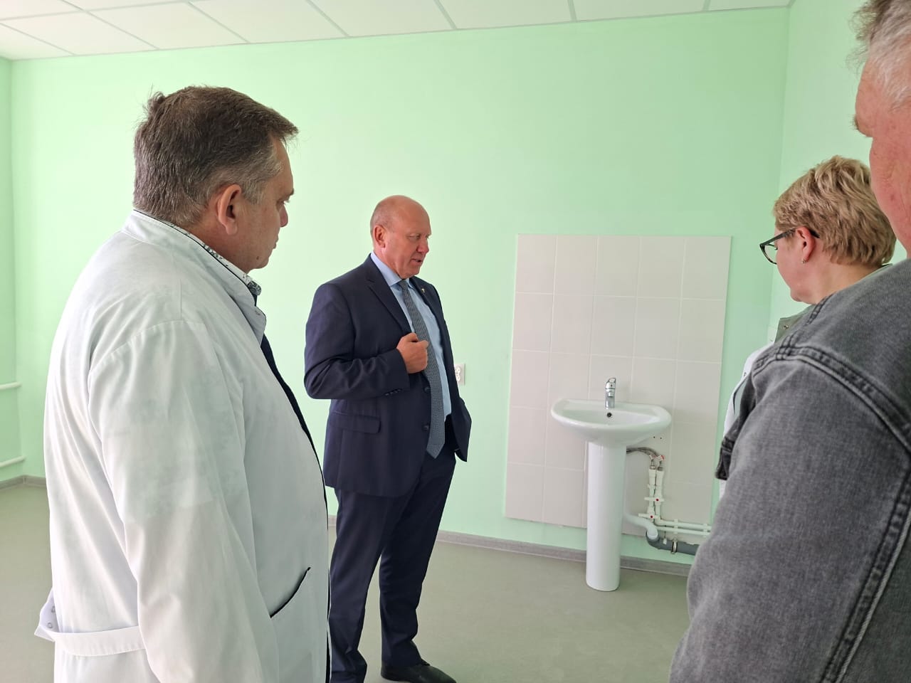 Вячеслав Космачев оценил ход ремонта в Белинской районной больнице