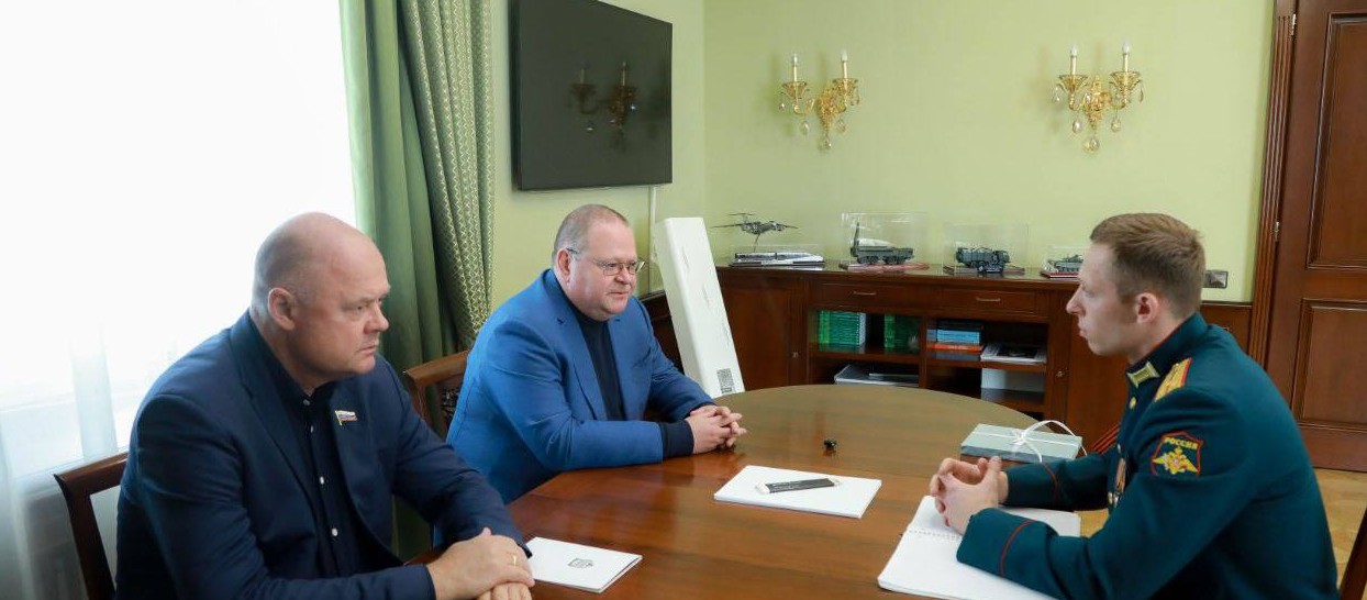 Олег Мельниченко поздравил ветерана СВО с победой на выборах в Гордуму