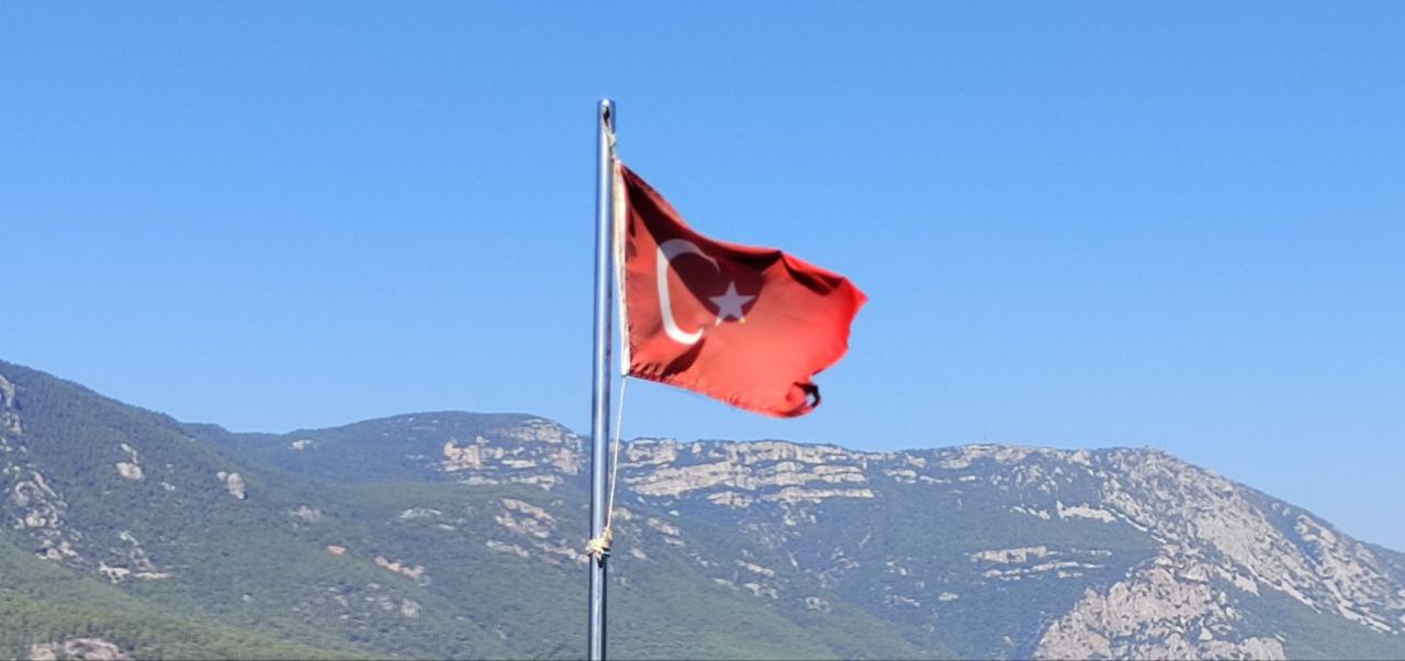 РСТ: Путешественники не жалуются на странный вирус на пляжах Турции