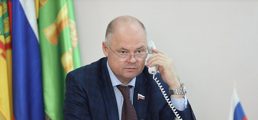 При поддержке Вадима Супикова удалось провести досрочный ремонт подъездов многоквартирного дома