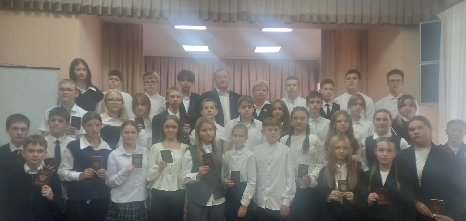 Юные кузнечане получили паспорта в преддверии Дня города