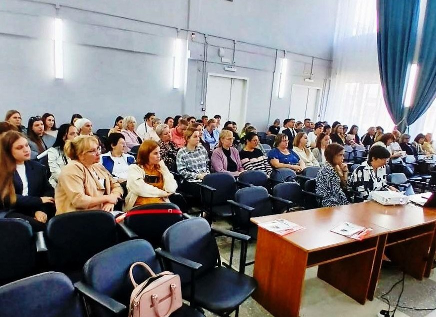 Сотрудники ФСБ посетили школу в Кузнецке и рассказали об интернет-угрозах