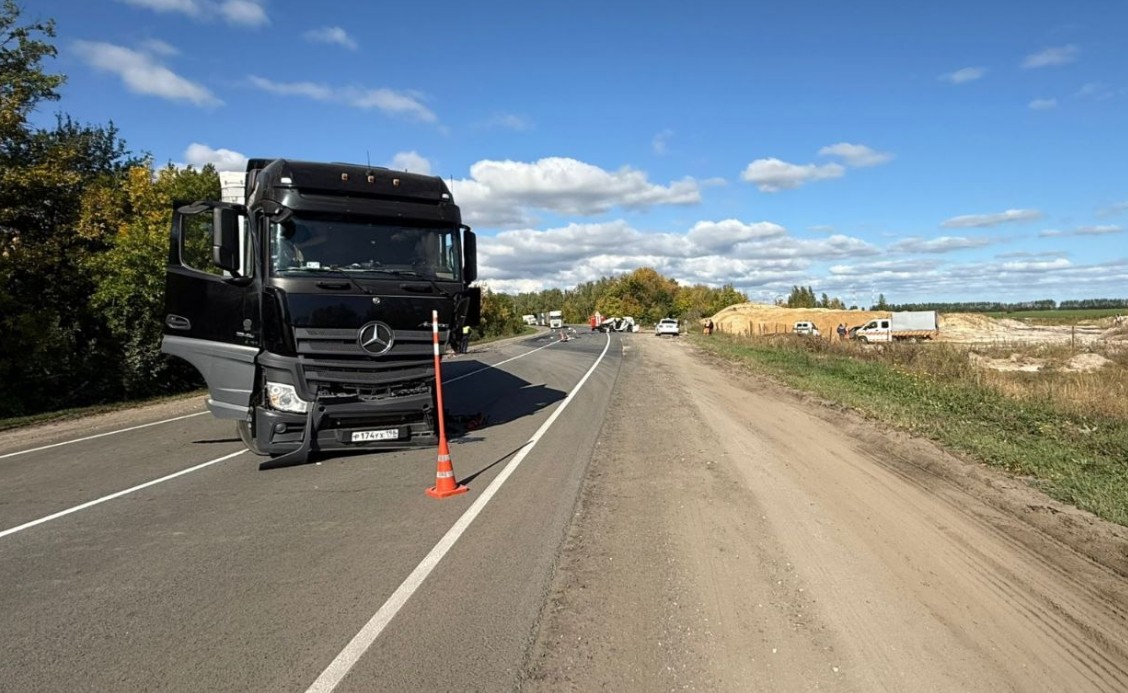 Легковушку смяло: в Спасском района мужчина погиб после столкновения с фурой