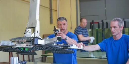 Пензенское стекло завода NFG украсило памятник Александру Маслякову