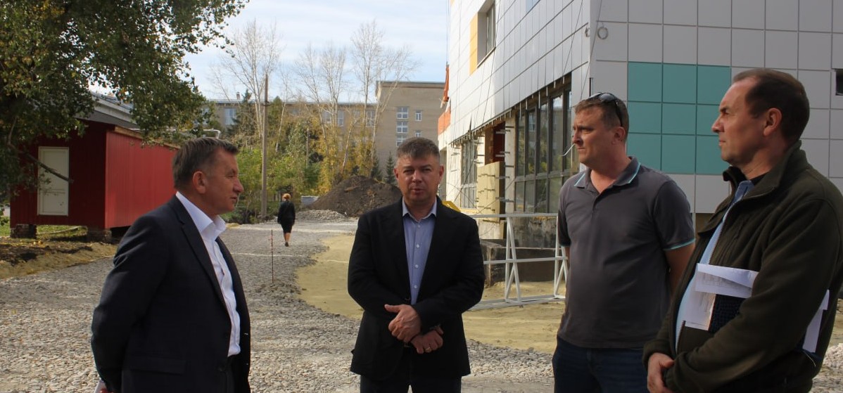 Александр Гришаев потребовал ускорить строительство поликлиники в Кузнецке