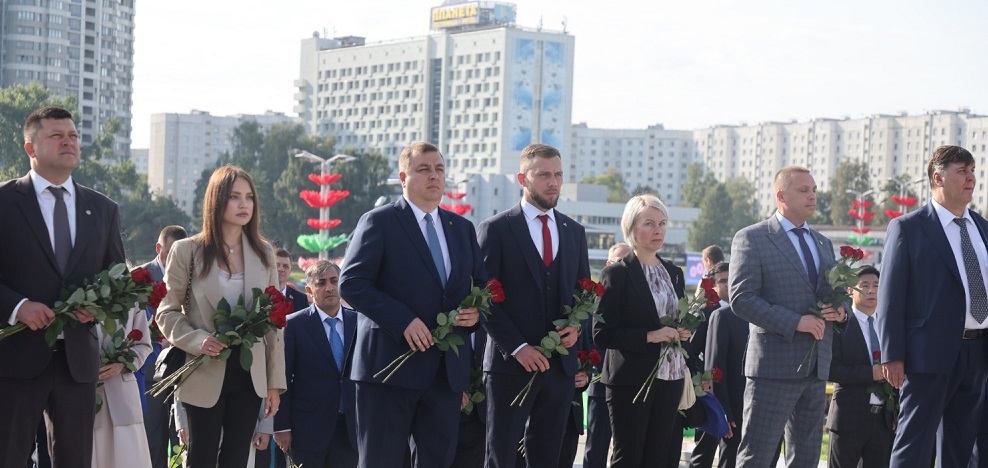 Пензенская делегация почтила память героев в Минске