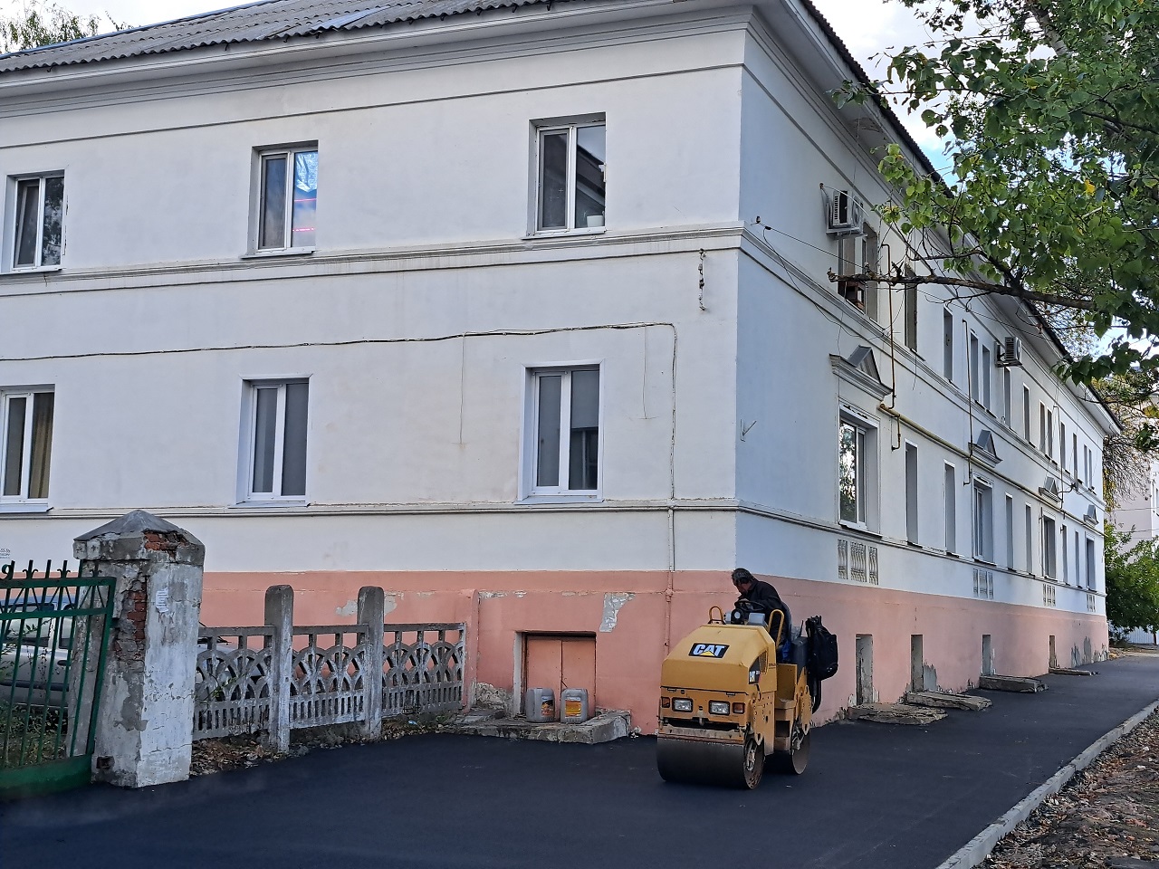 В Сердобске обновляют тротуары на улице Гагарина