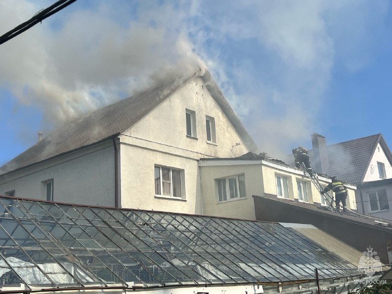 Огонь в цыганском поселке в Пензе тушили 35 пожарных