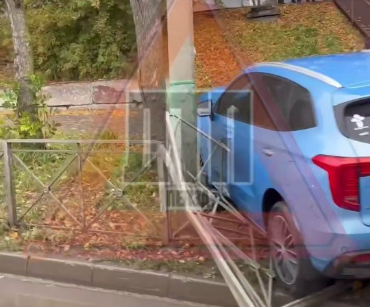 В Пензе иномарка 20 октября протаранила дорожное ограждение