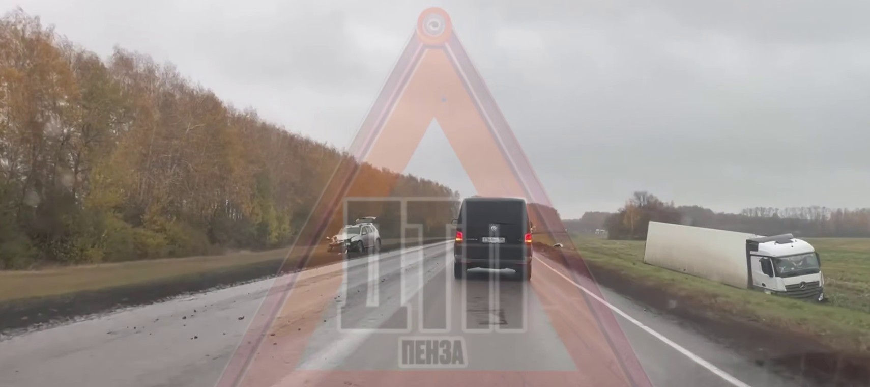 22 октября на трассе Тамбов — Пенза фура и легковушка разлетелись по кюветам
