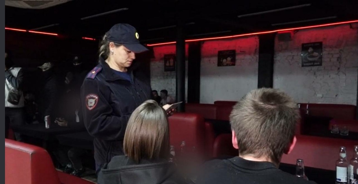 Сотрудник клуба в Пензе попался на употреблении наркотиков во время рейда