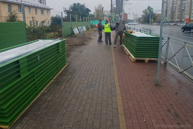 Новые шумозащитные экраны в Терновке уже пострадали от вандалов