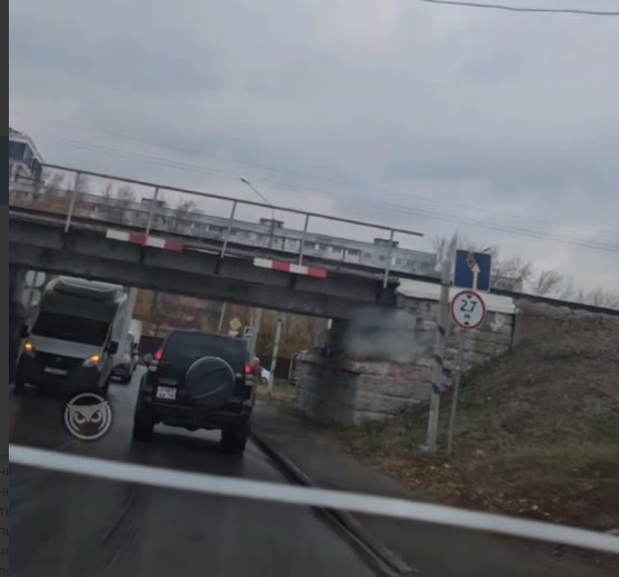 15 октября в Пензе очередная фура попала в ловушку под мостом Винни-Пуха