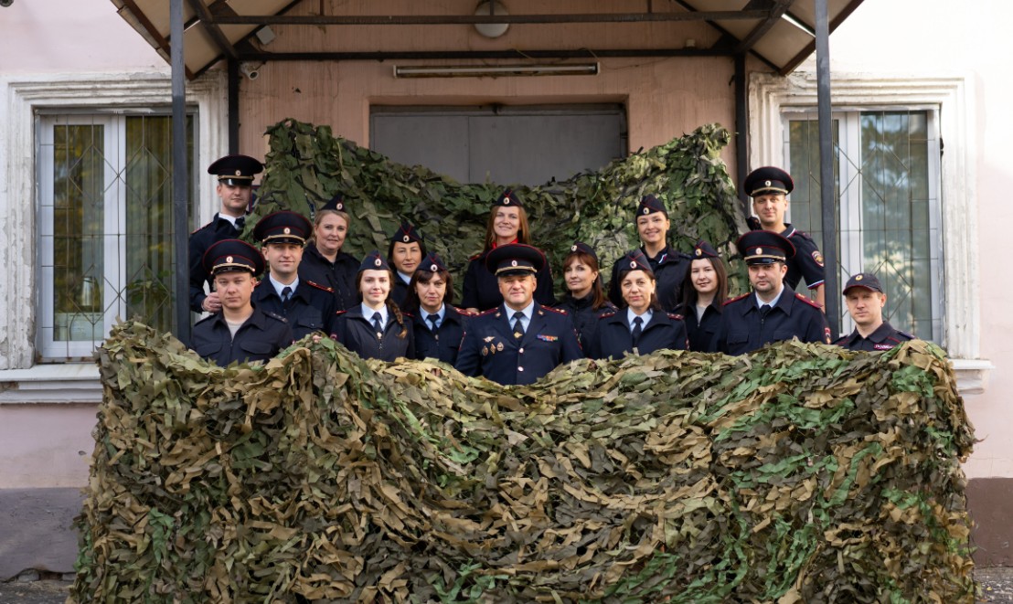 Пензенские криминалисты сплели маскировочные сети для участников СВО