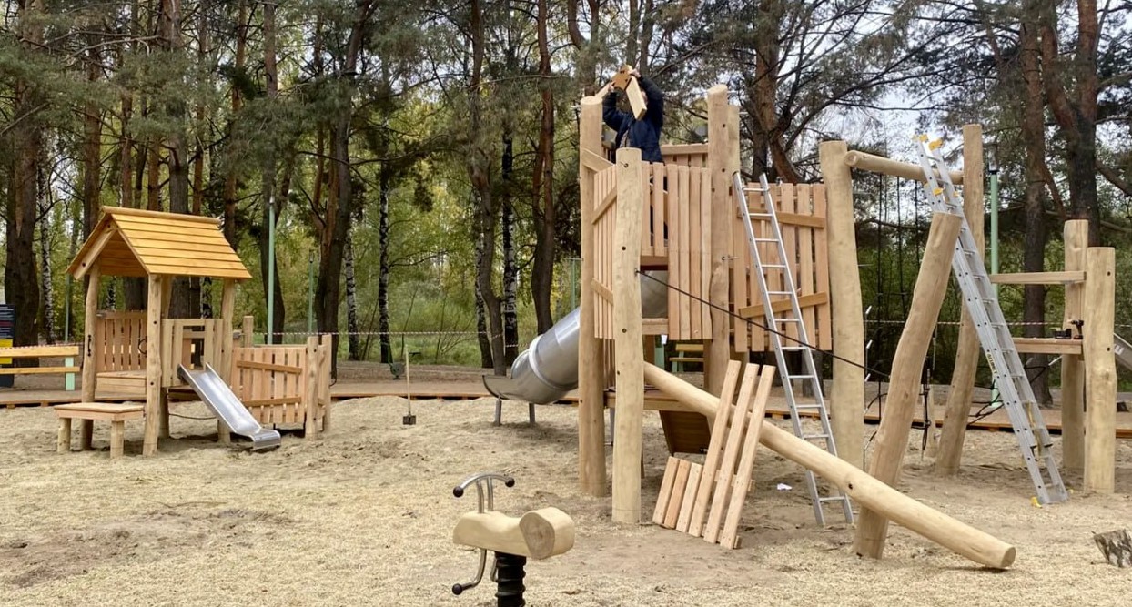 На сэкономленные деньги в пензенском сквере Семейный строят детскую площадку