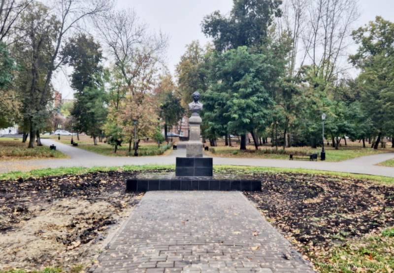 Исторический облик сохранен: в Пензе завершилась реставрация бюста Лермонтова