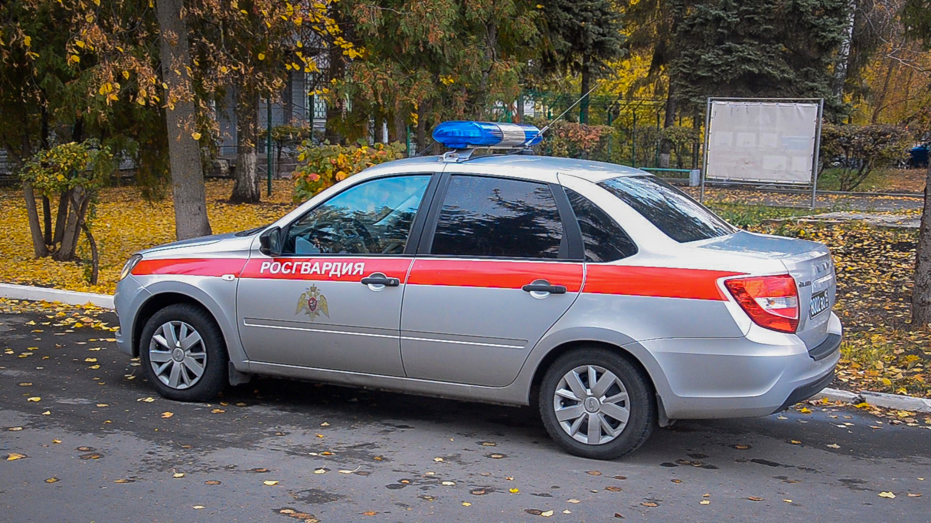 В Пензе мужчина пытался унести зарядную станцию из ТЦ