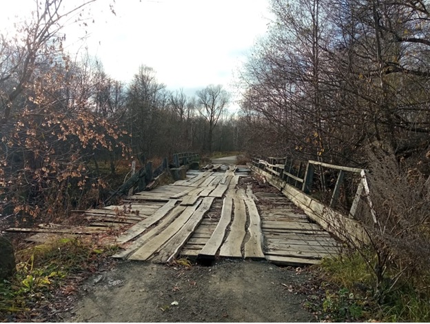 В селе Казарка Никольского района демонтируют старый мост через реку Айва