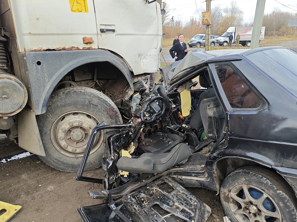 Спасатели опубликовали пугающие фото с места смертельного ДТП в Пензе