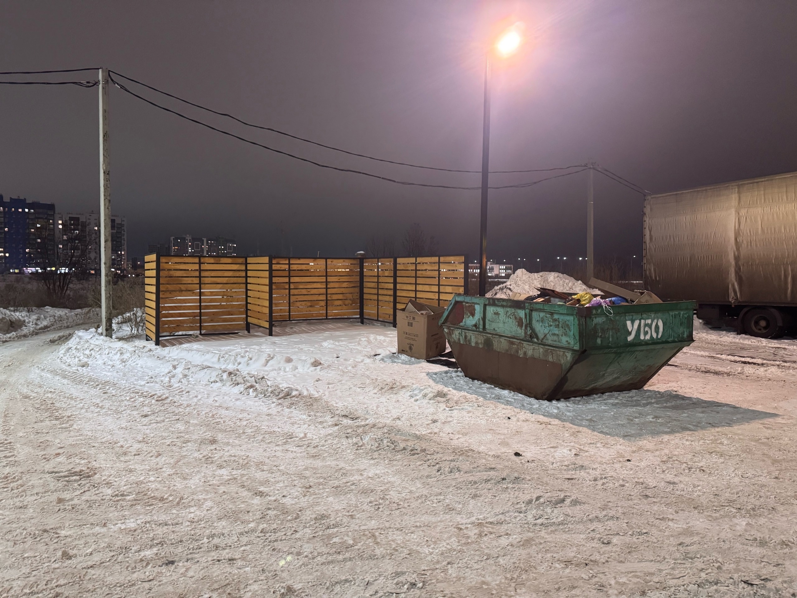 Сердобчане требуют навести порядок на утонувших в мусоре контейнерных площадках