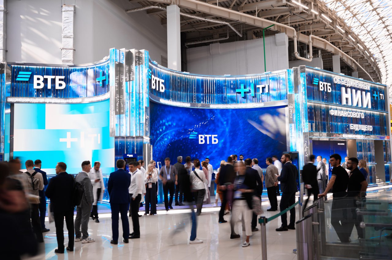 ВТБ готовится запустить оплату через iPhone во всех терминалах страны