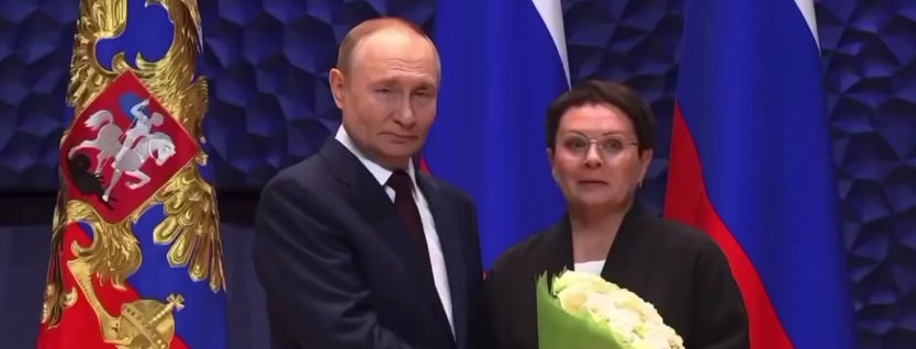 Владимир Путин наградил пензенского учителя знаком За наставничество