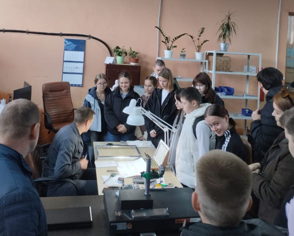 Пензенские школьники примерили на себя роль инженеров завода