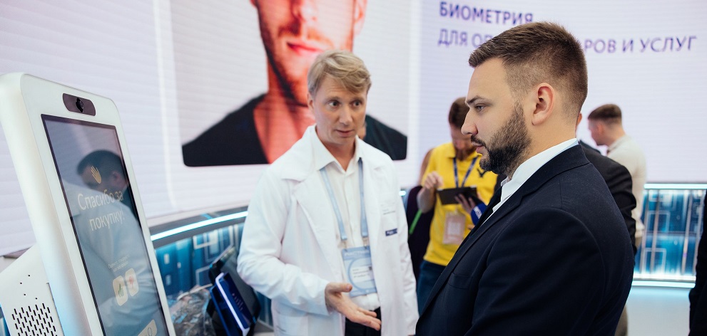 ВТБ и Т1 представили биометрическую кассу самообслуживания для ритейла