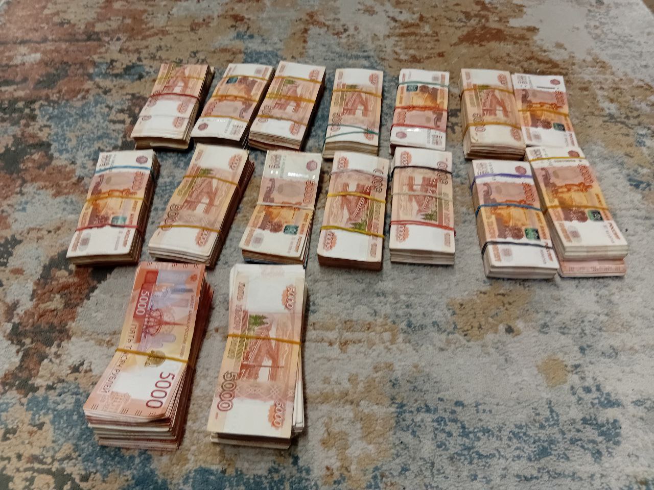 Полиция изъяла у девяти пензенцев 30 миллионов рублей и шесть иномарок