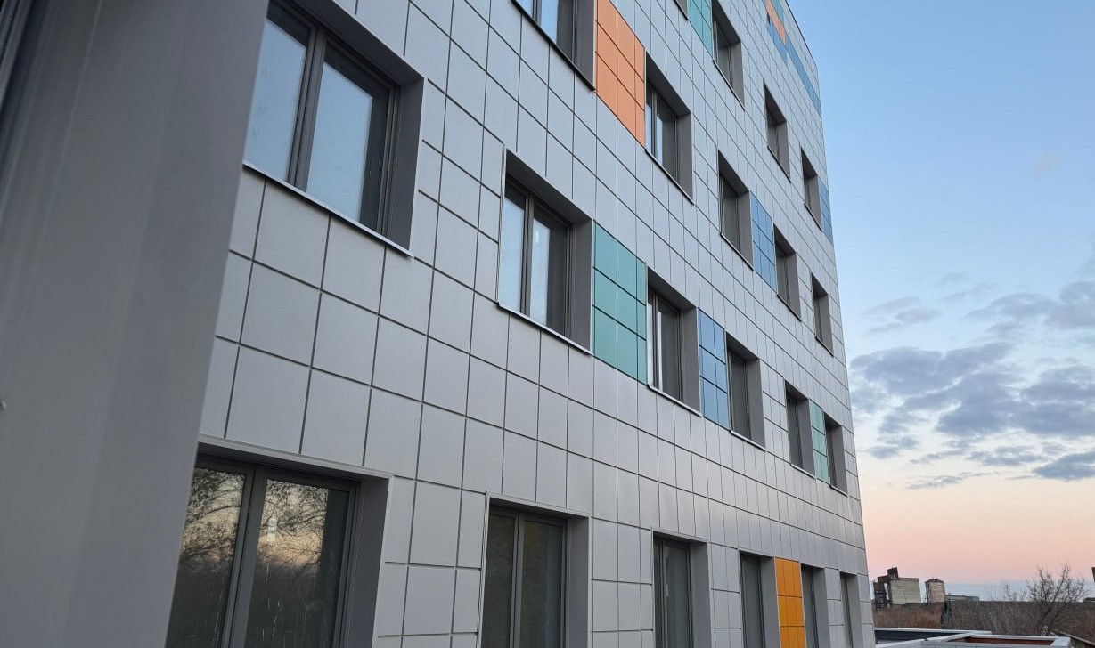 В Кузнецке строителей торопят с завершением работ в новой поликлинике