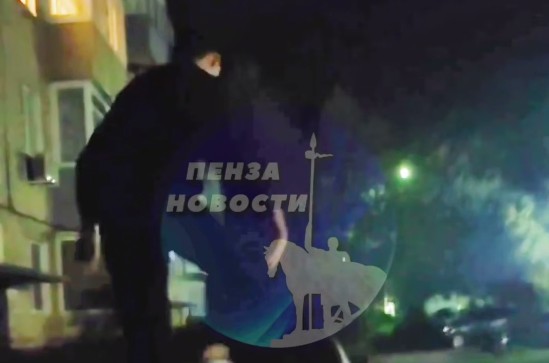 В Заречном подросток устроил забег по крышам чужих машин