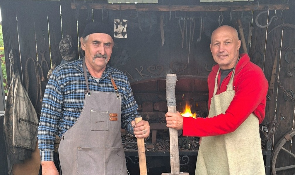 В Кузнецке экс-чемпион мира Роман Кармазин попробовал себя в роли кузнеца