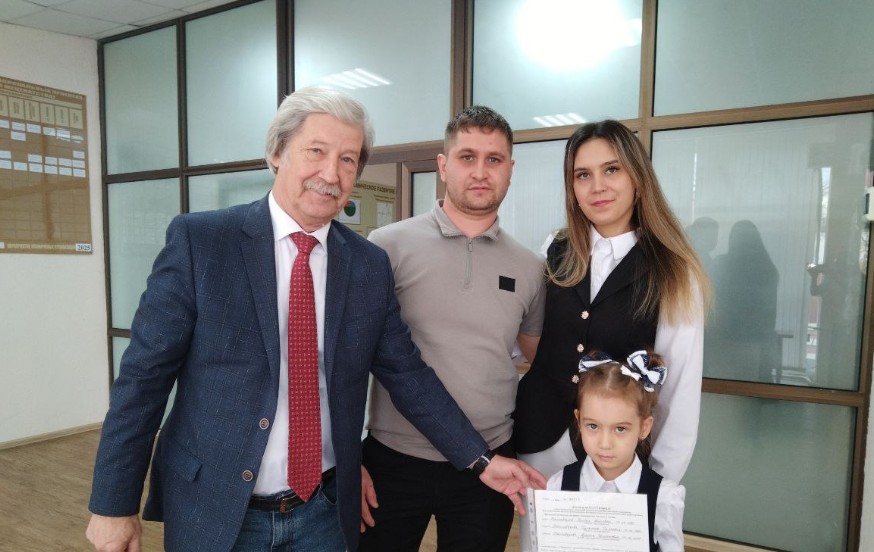 Шесть молодых семей Кузнецкого района получили помощь на покупку жилья