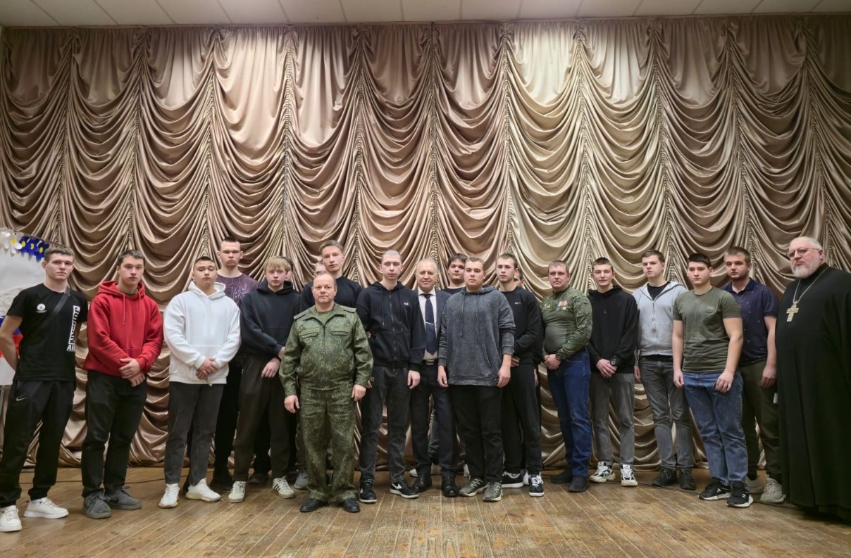 В Кузнецке 31 октября проводили на срочную службу 17 земляков