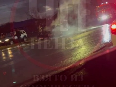 В Шемышейке из-за технической неполадки полностью сгорела машина