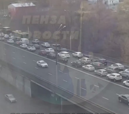 Пензенцы застряли в пробках из-за срезанного асфальта у ЦНТИ