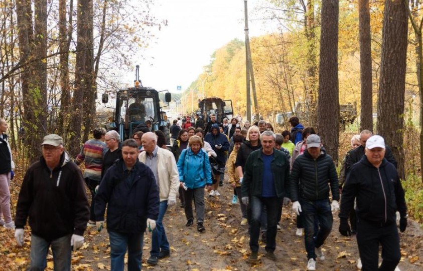 В Заречном прошел большой субботник по подготовке лыжной трассы к зиме