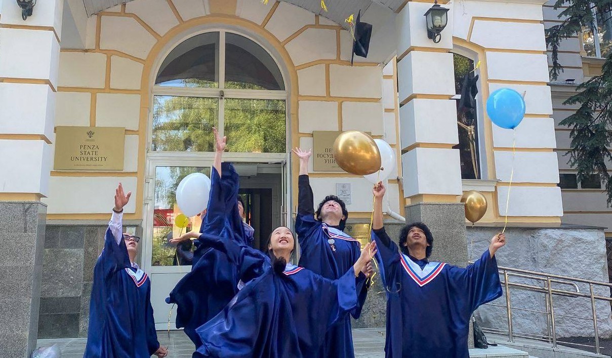 Олег Мельниченко призвал иностранных студентов рассказать миру о жизни в Пензе