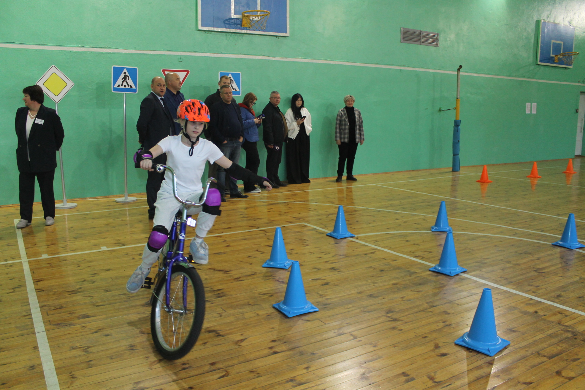 Алексей Фомин оценил инновационные образовательные проекты иссинского лицея